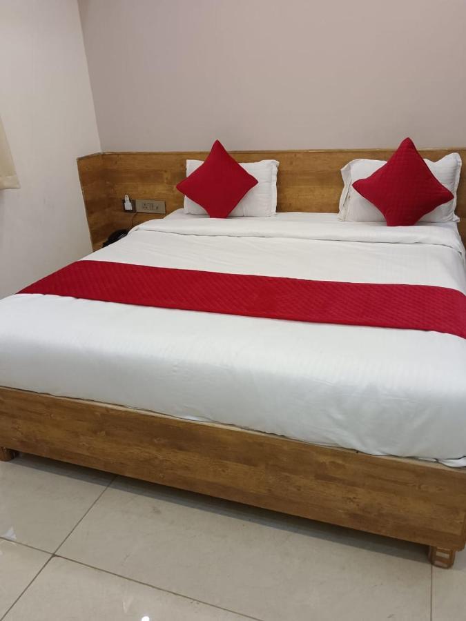 Rooftop Luxury Rooms- Jubliee Hills 3* Hyderabad