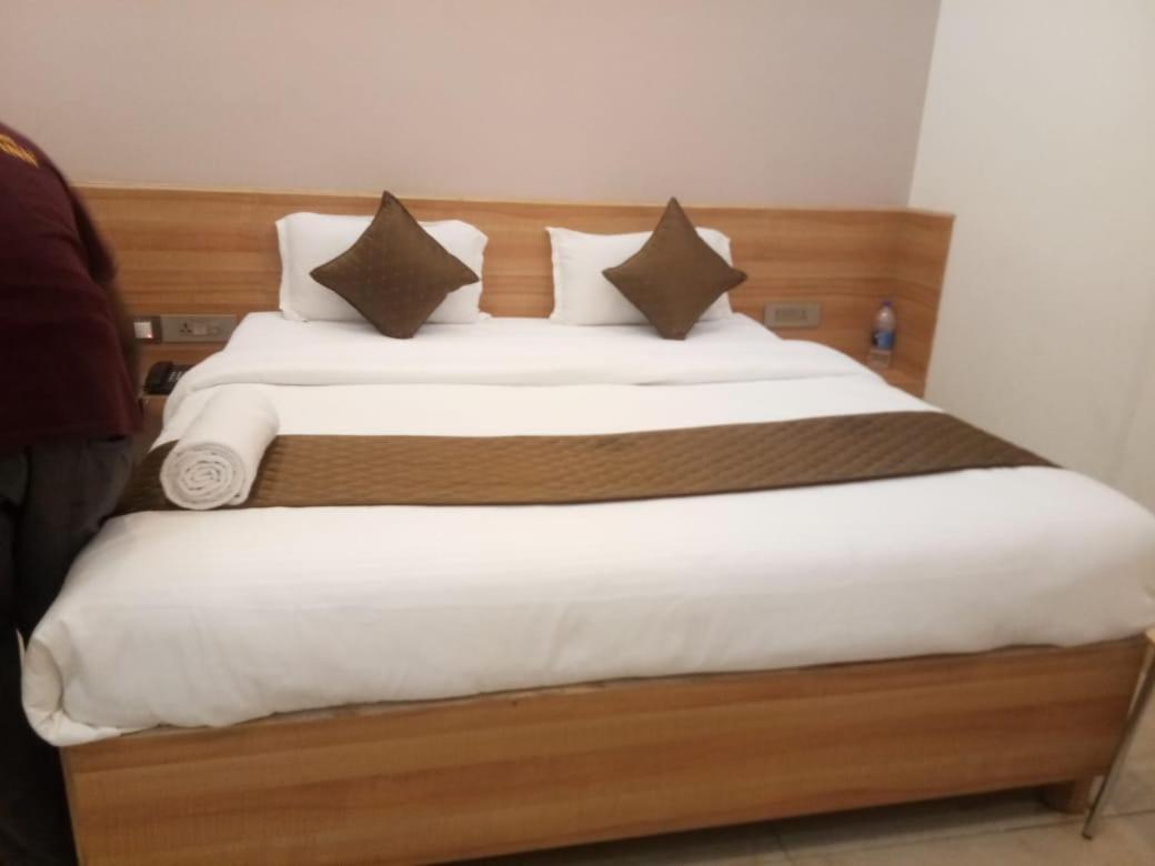 Rooftop Luxury Rooms- Jubliee Hills 3*