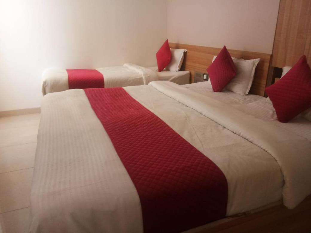 Rooftop Luxury Rooms- Jubliee Hills 3* Hyderabad