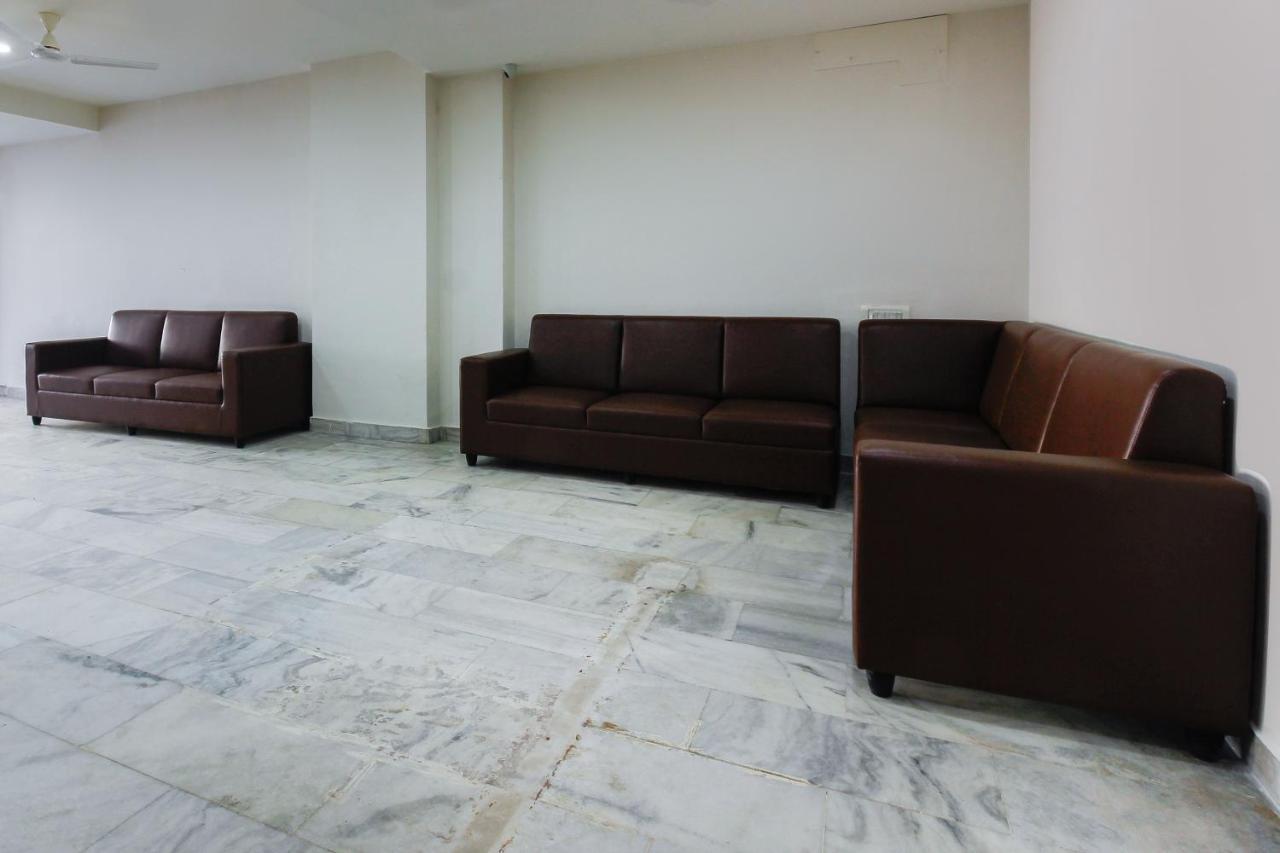 Capital O Sri Suprabhat Grand Near Kachiguda Railway Station Hotel 3*
