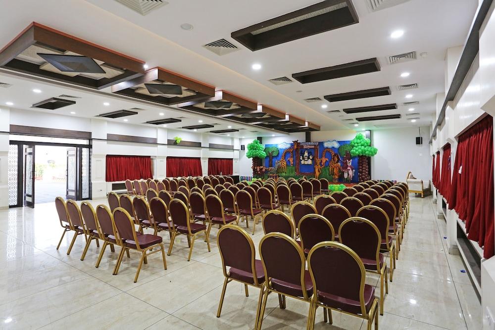 Oyo Premium Kothapet Hotel