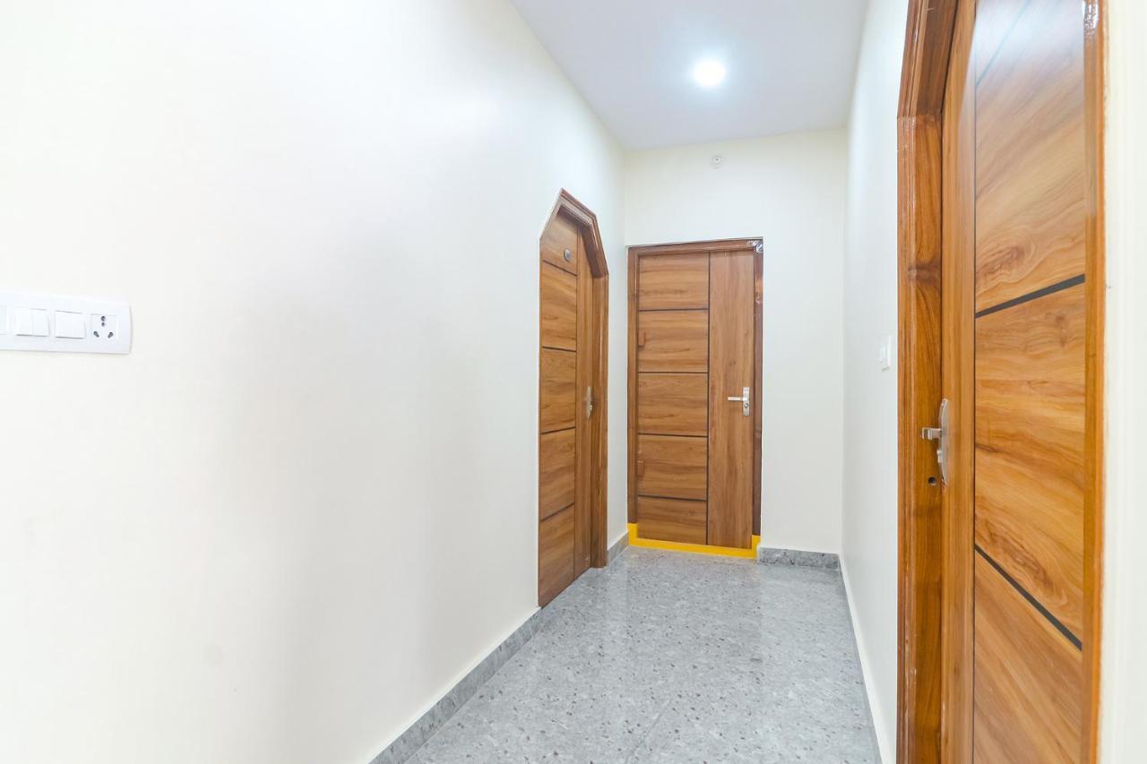Fabexpress Rs Living - Nr Tcs Deccan Park, Hitech City Hotel 3*