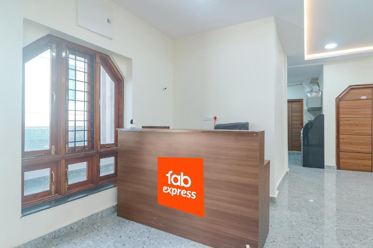 Fabexpress Rs Living - Nr Tcs Deccan Park, Hitech City Hotel 3*