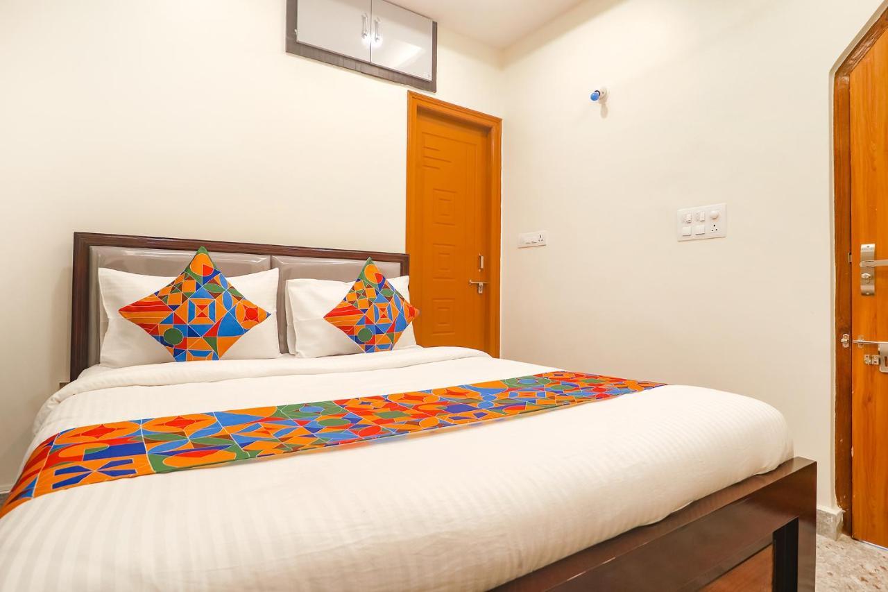 Hotel Fabexpress Rs Living - Nr Tcs Deccan Park, Hitech City