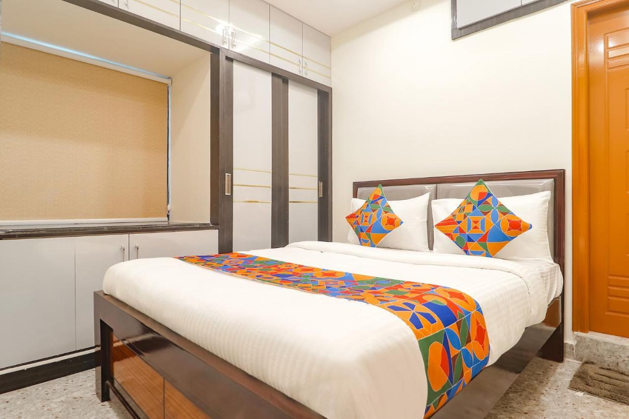 Fabexpress Rs Living - Nr Tcs Deccan Park, Hitech City 3*