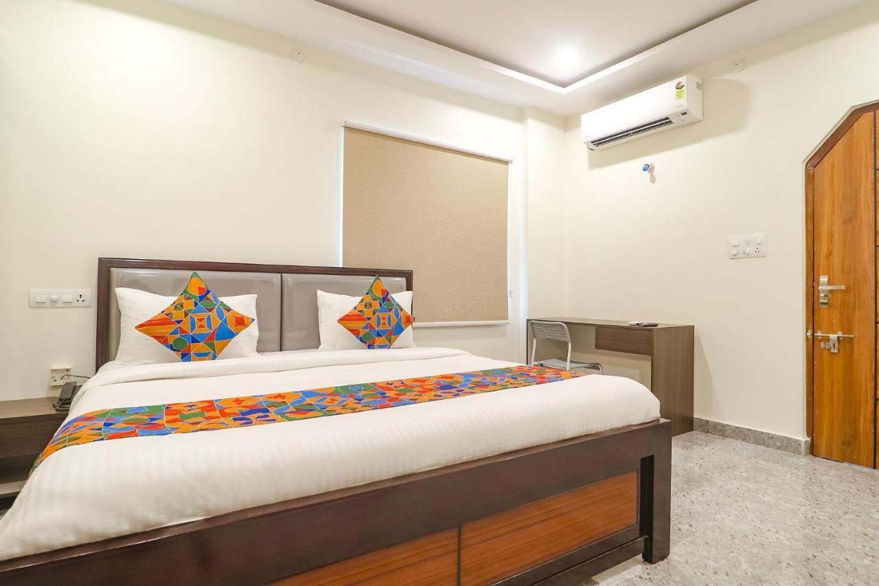 Fabexpress Rs Living - Nr Tcs Deccan Park, Hitech City Hotel