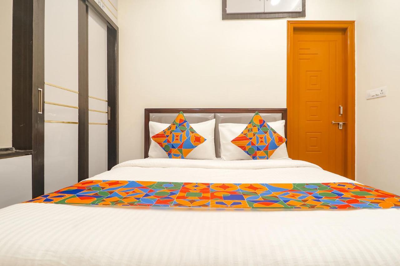Fabexpress Rs Living - Nr Tcs Deccan Park, Hitech City 3*