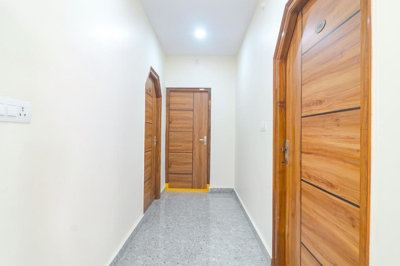 Hotel Fabexpress Rs Living - Nr Tcs Deccan Park, Hitech City