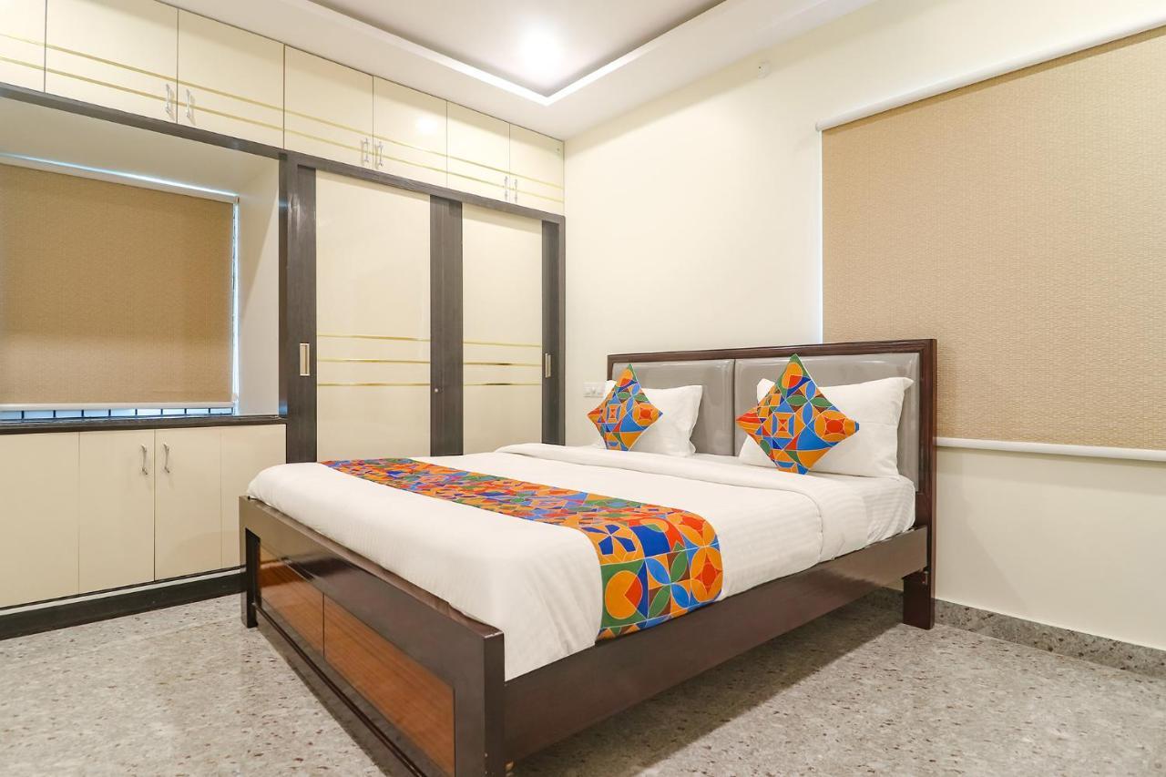 Fabexpress Rs Living - Nr Tcs Deccan Park, Hitech City 3*