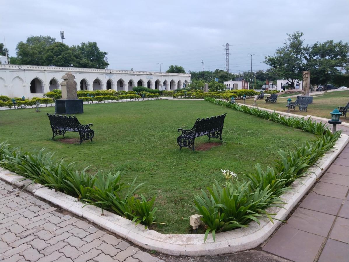 Hotel Taramati Baradari