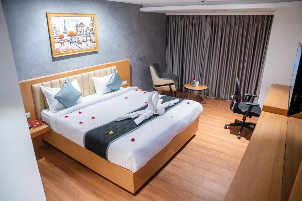 Tulips Grand Hotel