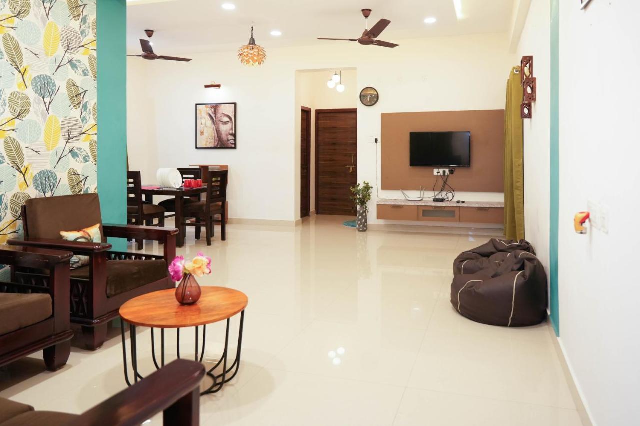 Lovely 2 Bhk House Near Us Embassy At Gachibowli Apartment