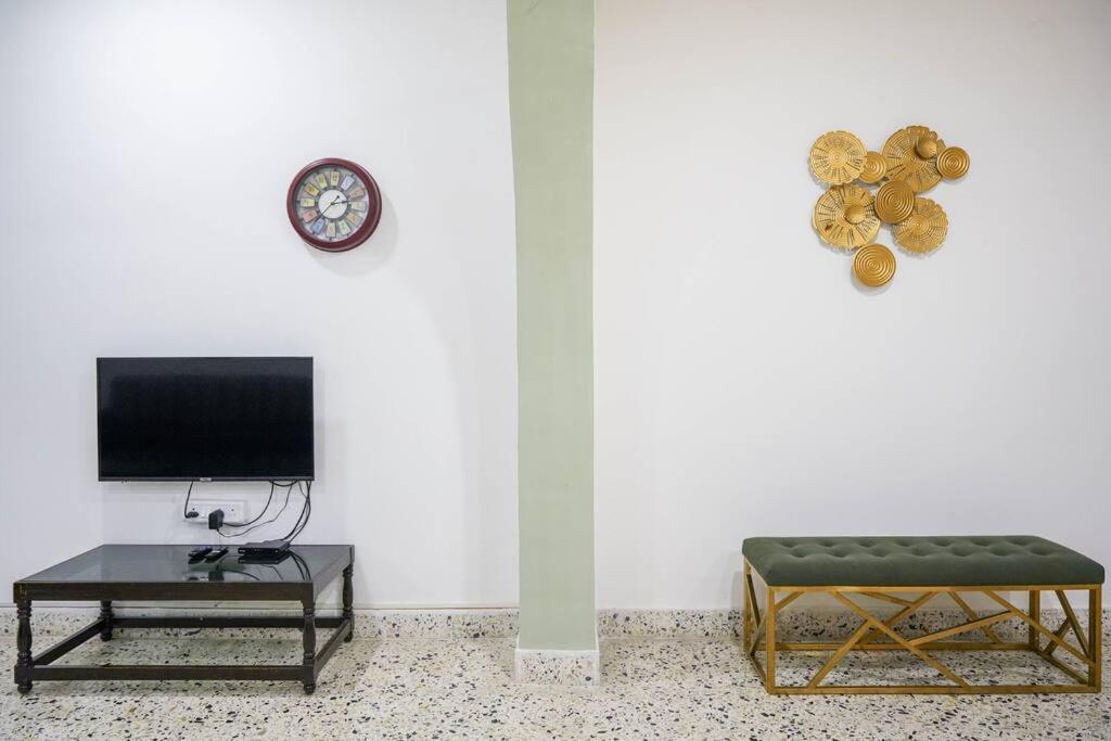 Tourist Friendly -3bhk Ac Near Birla Mandir, Apartment
