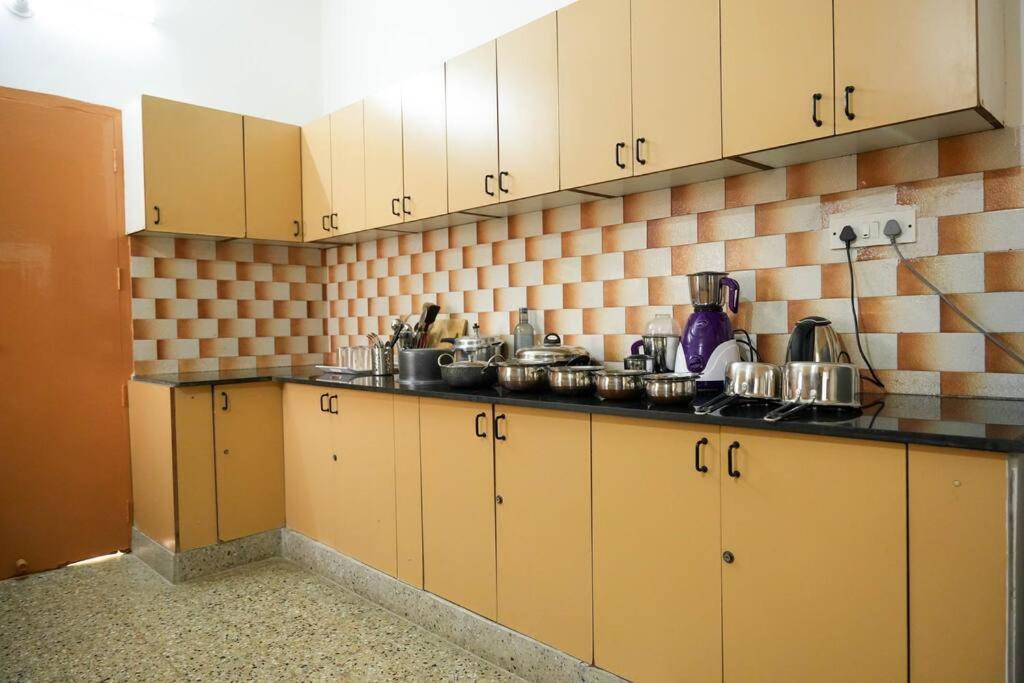 Tourist Friendly -3bhk Ac Near Birla Mandir, Apartment