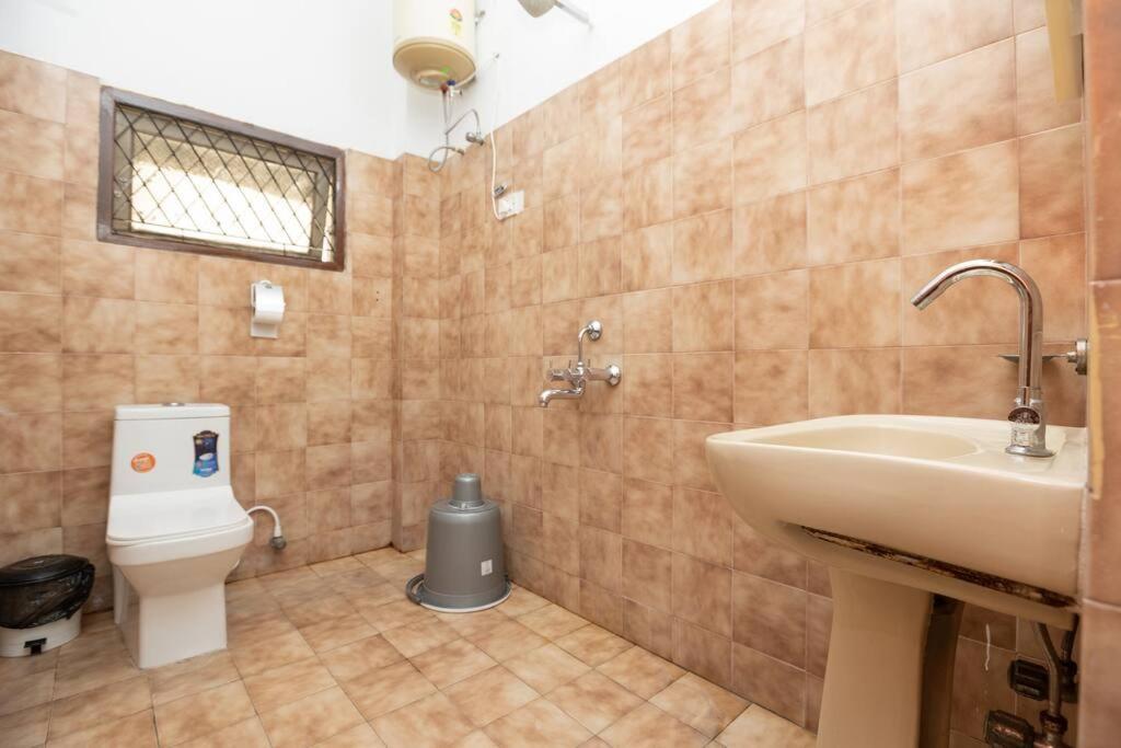 Tourist Friendly -3bhk Ac Near Birla Mandir, Hyderabad