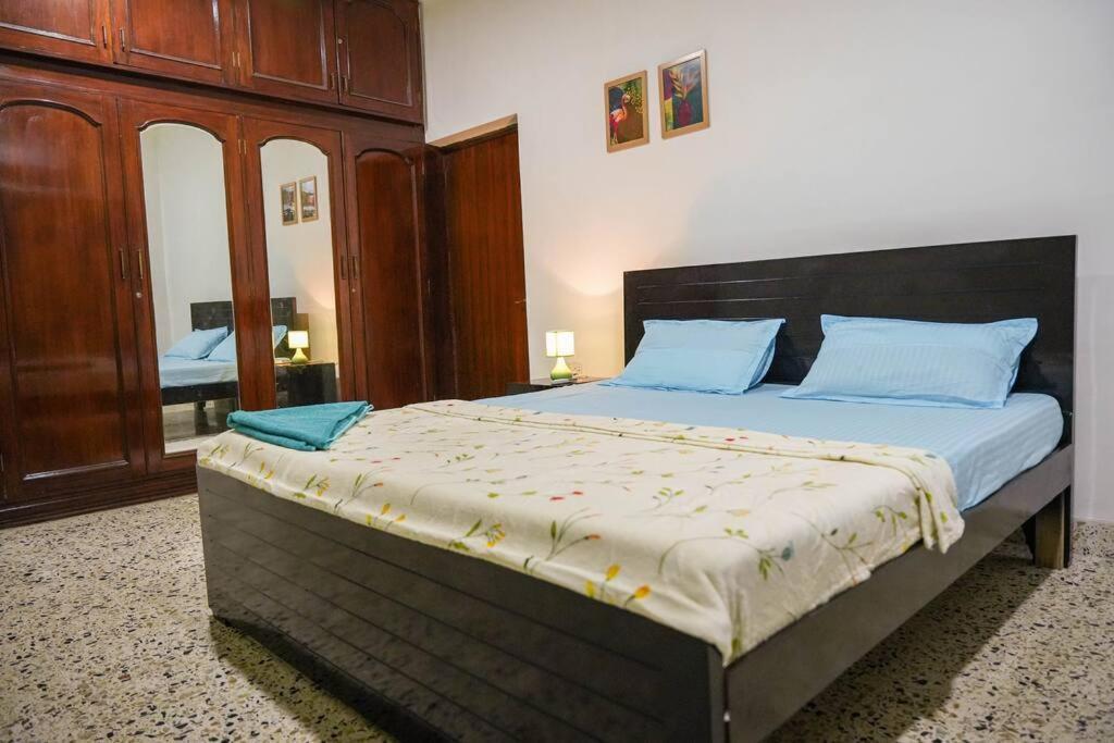 Tourist Friendly -3bhk Ac Near Birla Mandir, Hyderabad