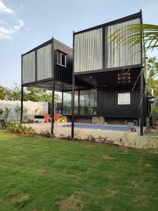 Villa 4br Farm Inside Leonia Hyderabad