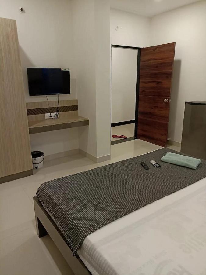 The Embassy 3*