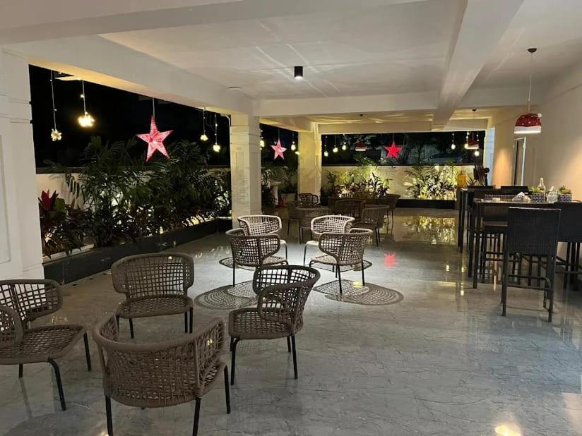 Hotel The Embassy 3*