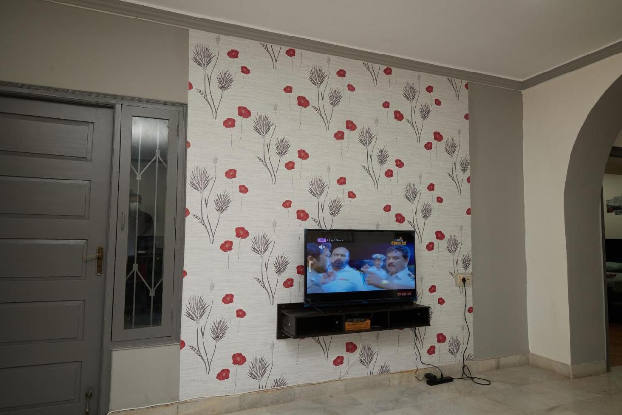 Pent House 2bhk A/c Sr Nagar, * Hyderabad