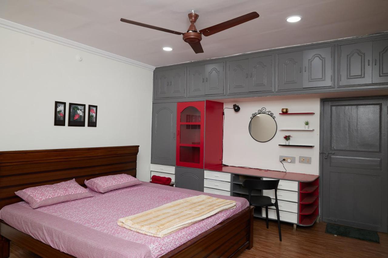 Pent House 2bhk A/c Sr Nagar, *