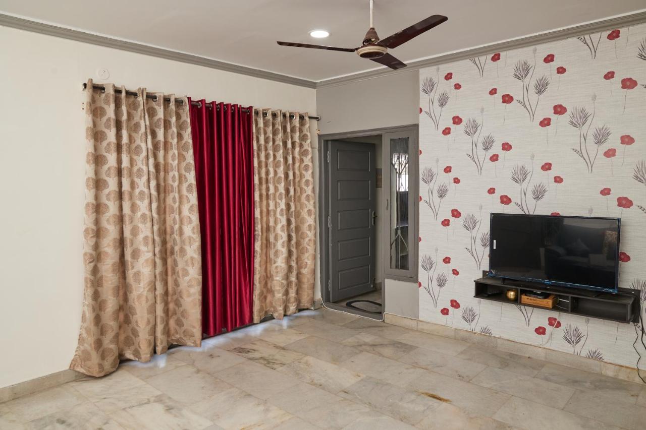 Pent House 2bhk A/c Sr Nagar, Holiday home