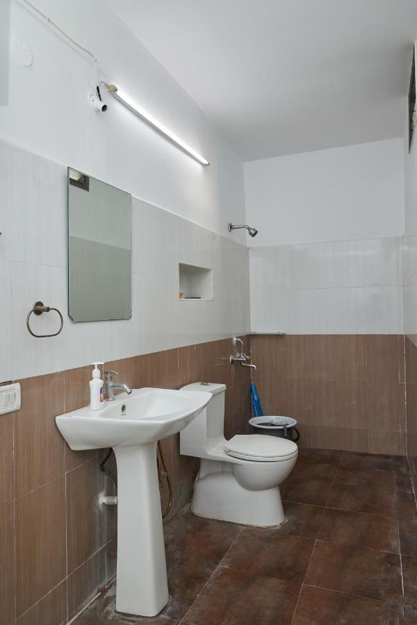 Pent House 2bhk A/c Sr Nagar, *