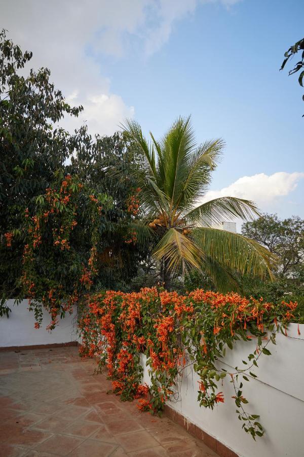 Pent House 2bhk A/c Sr Nagar,
