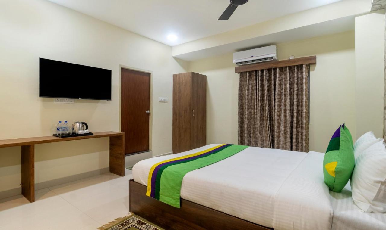 Hotel Treebo Navya The Park 3*