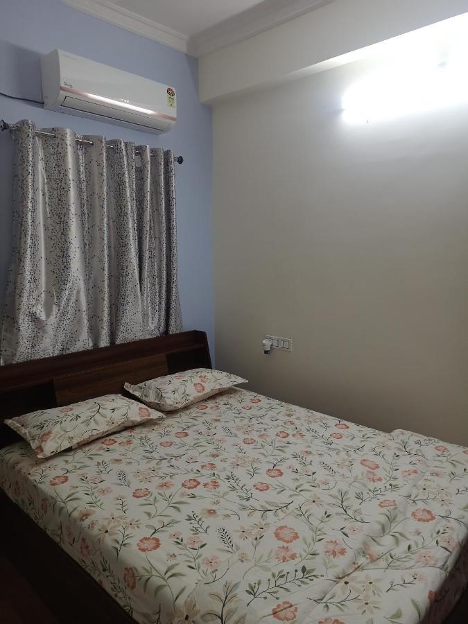 Servostay Kphb Phase 15 New Stunning 3 Bhk - 2nd Floor Apartment *