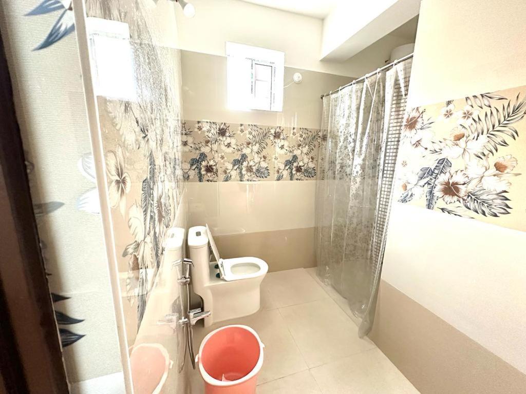 Servostay Kphb Phase 15 New Stunning 3 Bhk - 4th Floor
