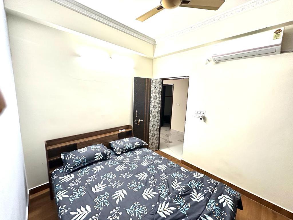 Servostay Kphb Phase 15 New Stunning 3 Bhk - 3rd Floor