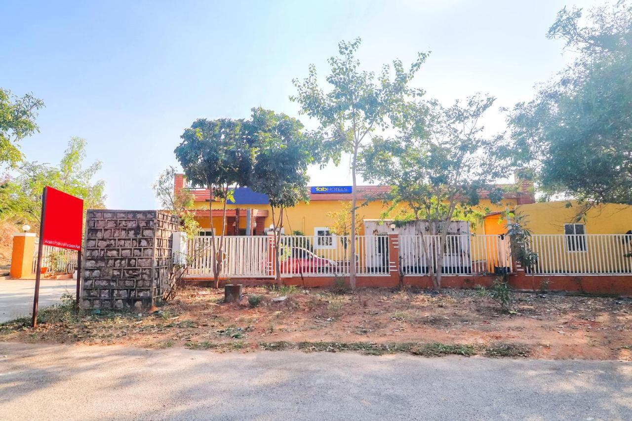 Hotel Fabexpress Airport Stay Inn - Nr Hyderabad International Airport, Shamshabad
