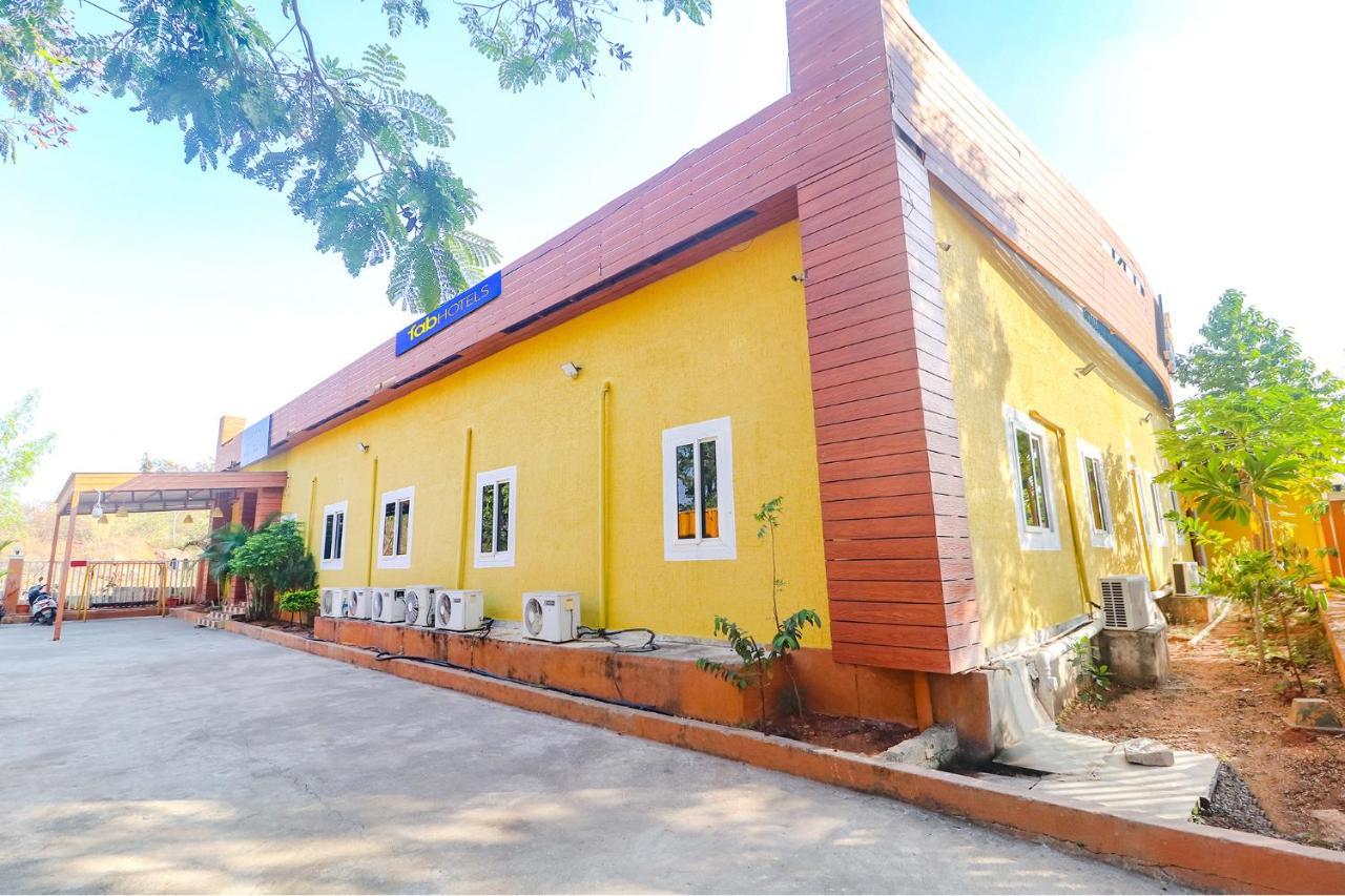 Hotel Fabexpress Airport Stay Inn - Nr Hyderabad International Airport, Shamshabad Hyderabad
