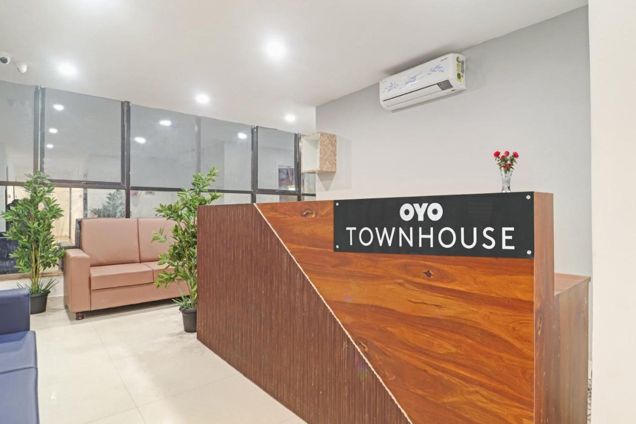 Super Townhouse Rcc Pride Hotel