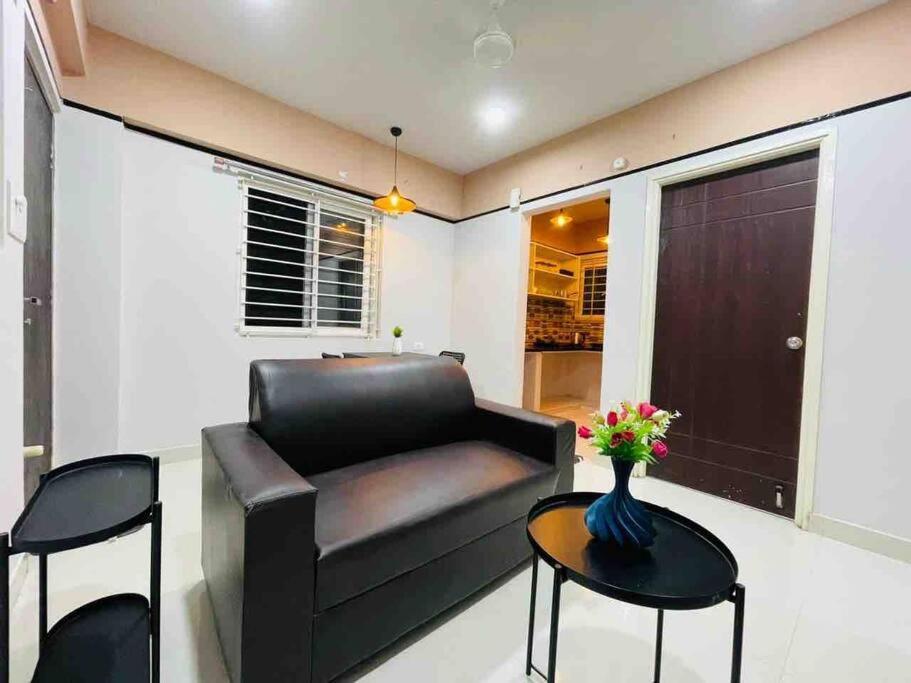 Apartment Apricot: 1bhk Humble Abode In Botanical Gardens Hyderabad