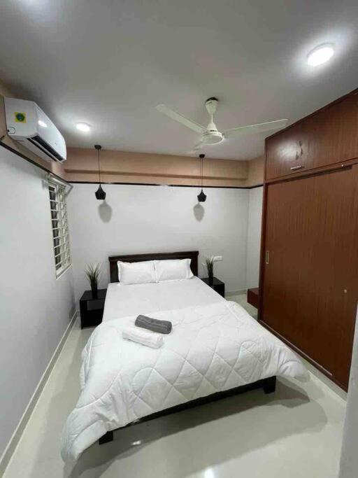 Apartment Apricot: 1bhk Humble Abode In Botanical Gardens Hyderabad