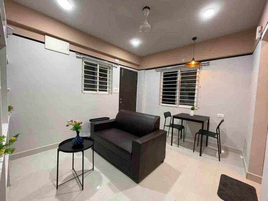 Apricot: 1bhk Humble Abode In Botanical Gardens Apartment Hyderabad