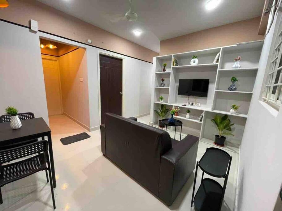Apricot: 1bhk Humble Abode In Botanical Gardens Apartment Hyderabad
