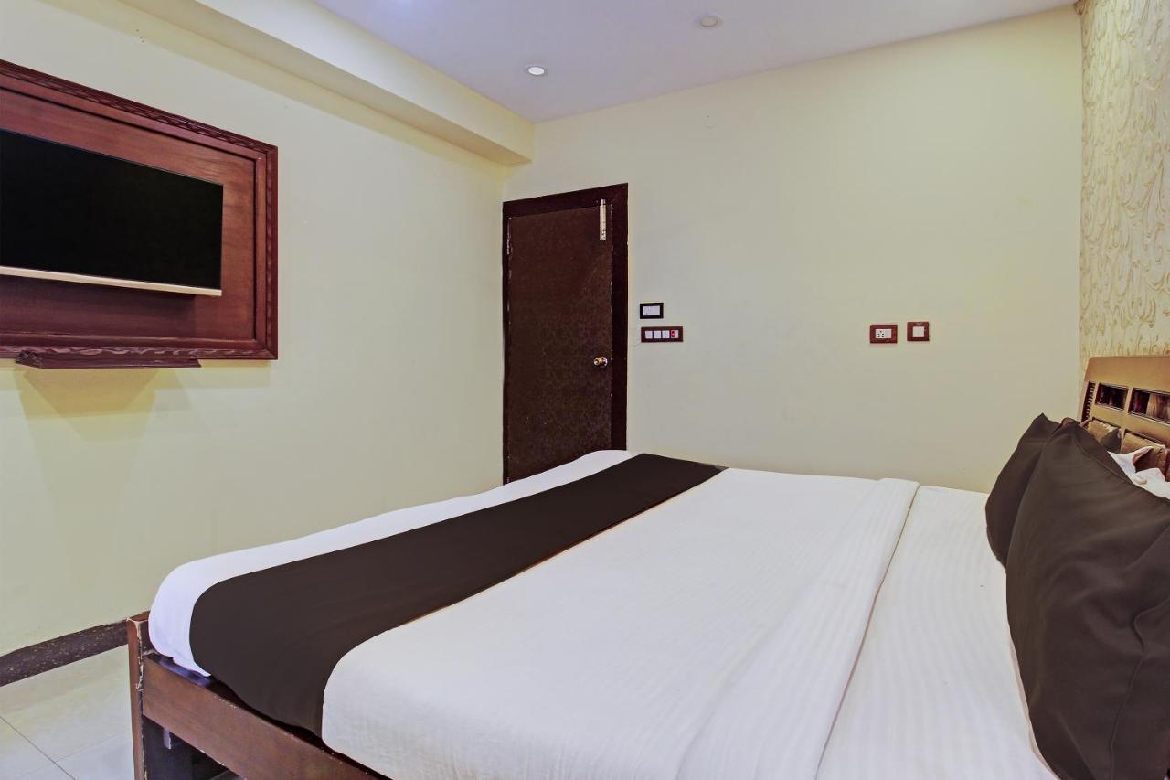 Flagship Grand Sandarshini Near Mgbs Bus Station 4*