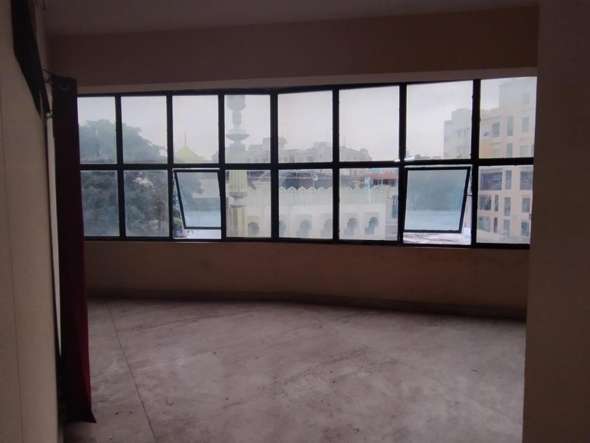 Spacious Flat - Centrally Located * Hyderabad