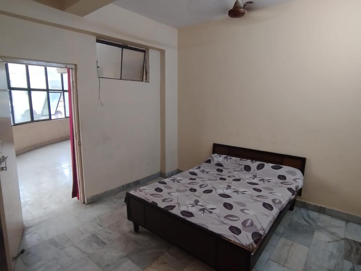 Spacious Flat - Centrally Located