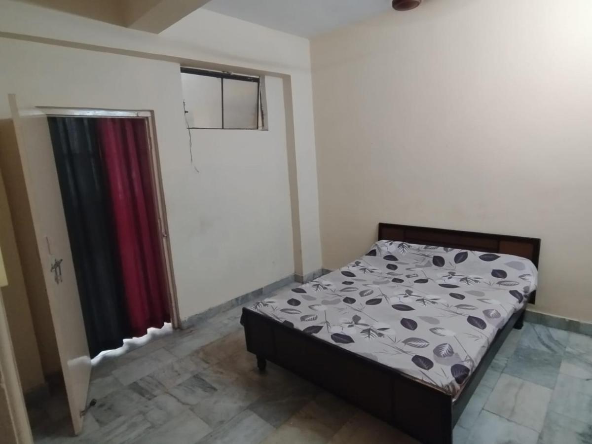 Apartment Spacious Flat - Centrally Located