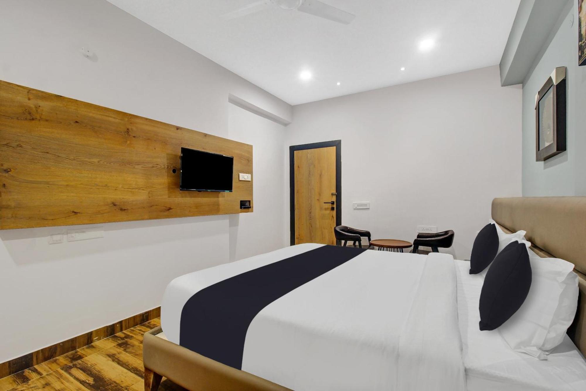 Super Townhouse Oak Hitec Near Image Hospital Hyderabad