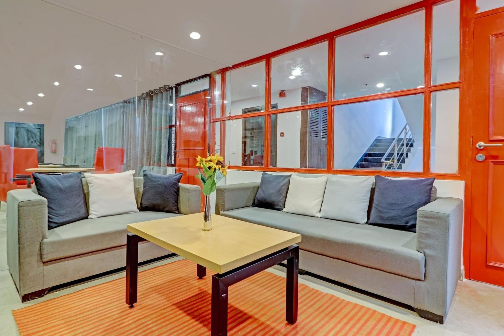 Townhouse S R Nagar Near Hotel 4*