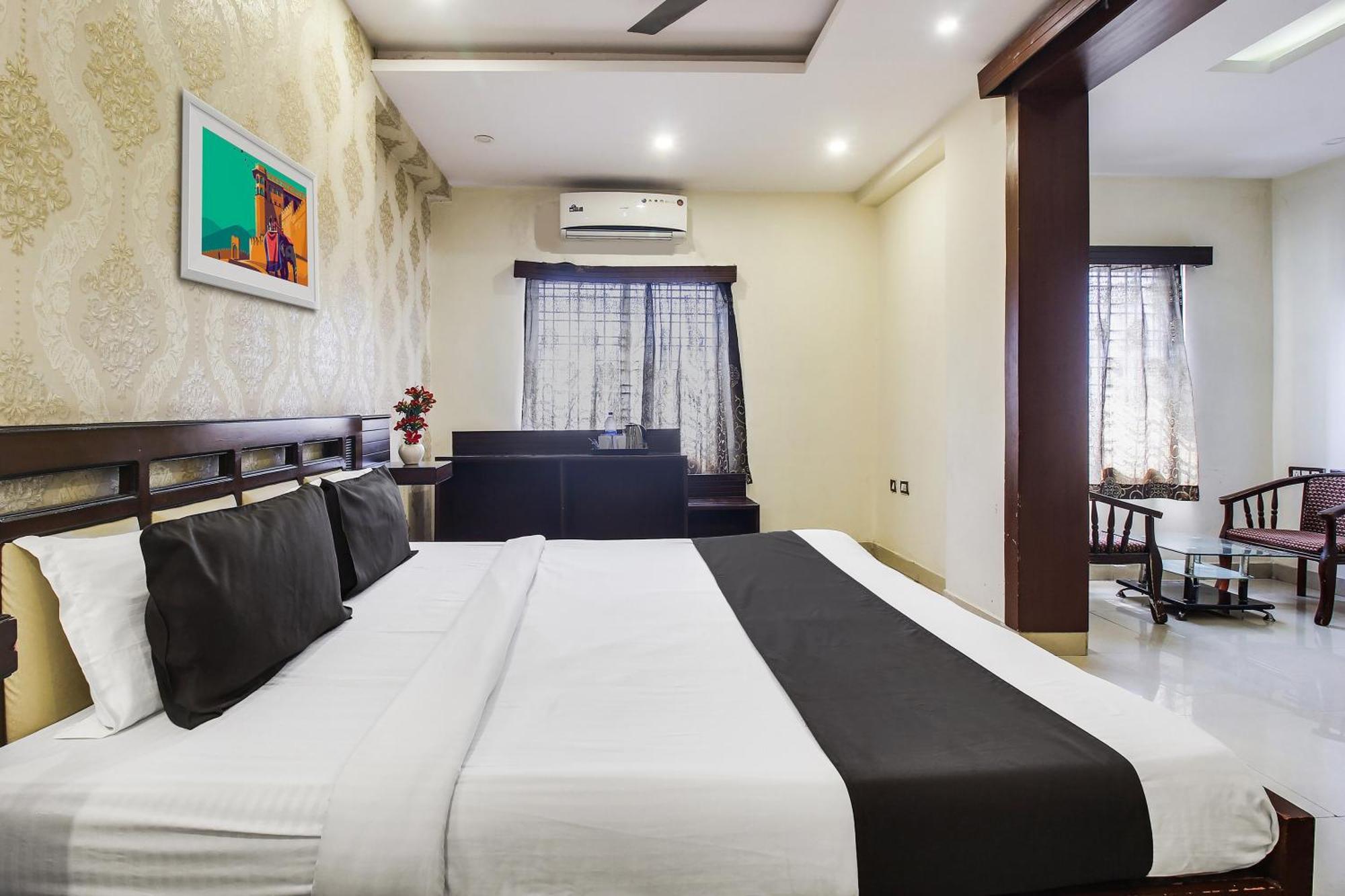 Flagship Grand Sandarshini Near Mgbs Bus Station
