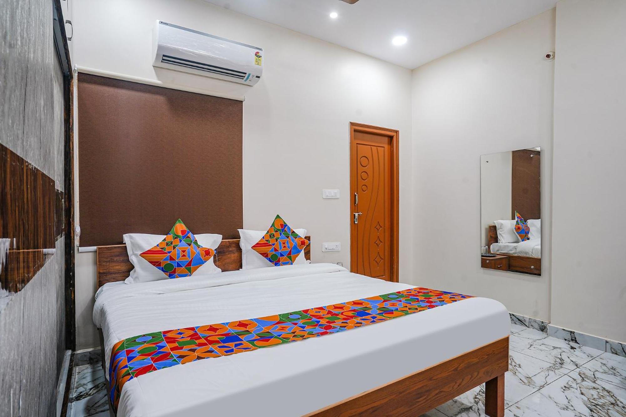 Hotel Fabhotel Perams Grand - Hitech