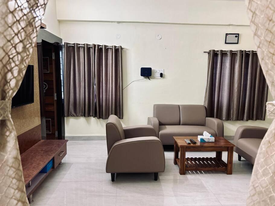 Apartamento Cozy Nest #401 Beautiful 2bhk Near Dlf Aig Kondapur