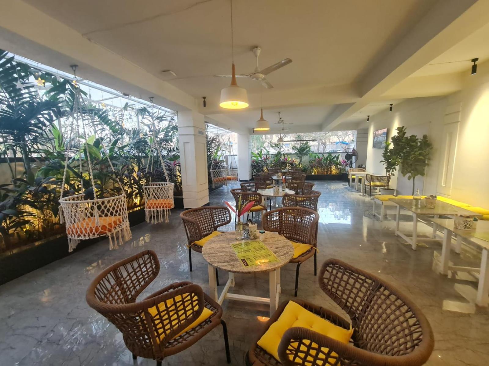Embassy Hotel 3*