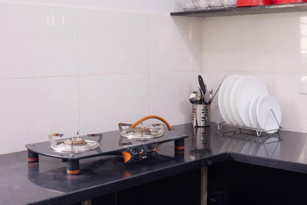 5 Midtown-1bhk, Near Aig Hospital, Hitech Apartment *